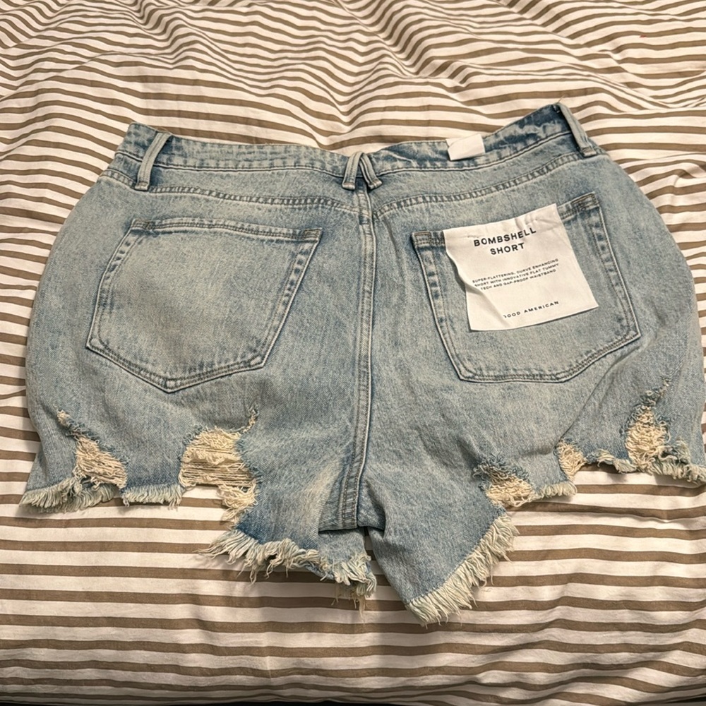 NWT Good American Bombshell Shorts